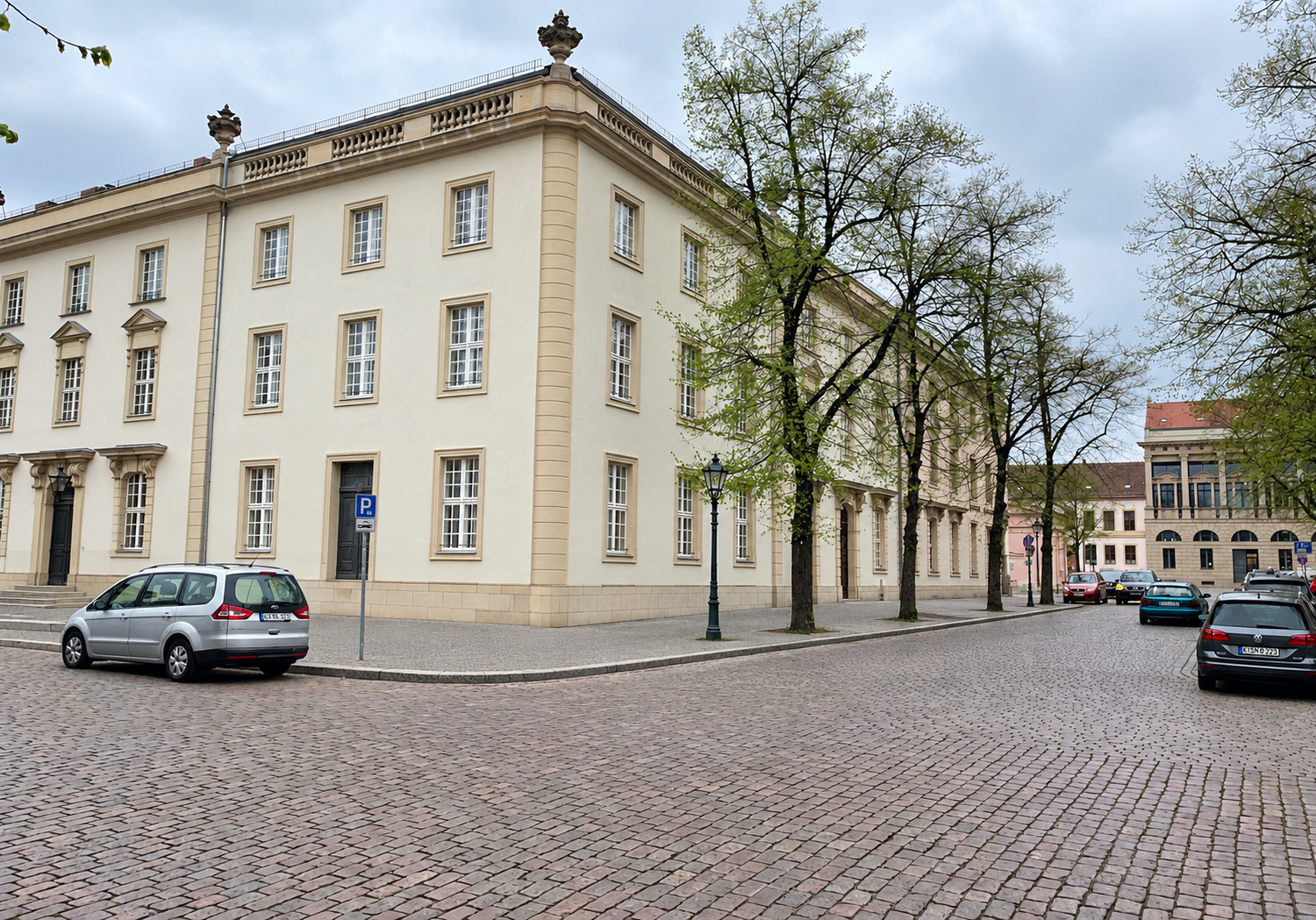 Historischer Stadtplatz ohne Baustelle